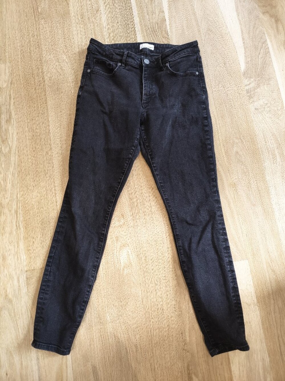 Washed Black LOFT Curvy Skinny Jeans Size 29 / 8